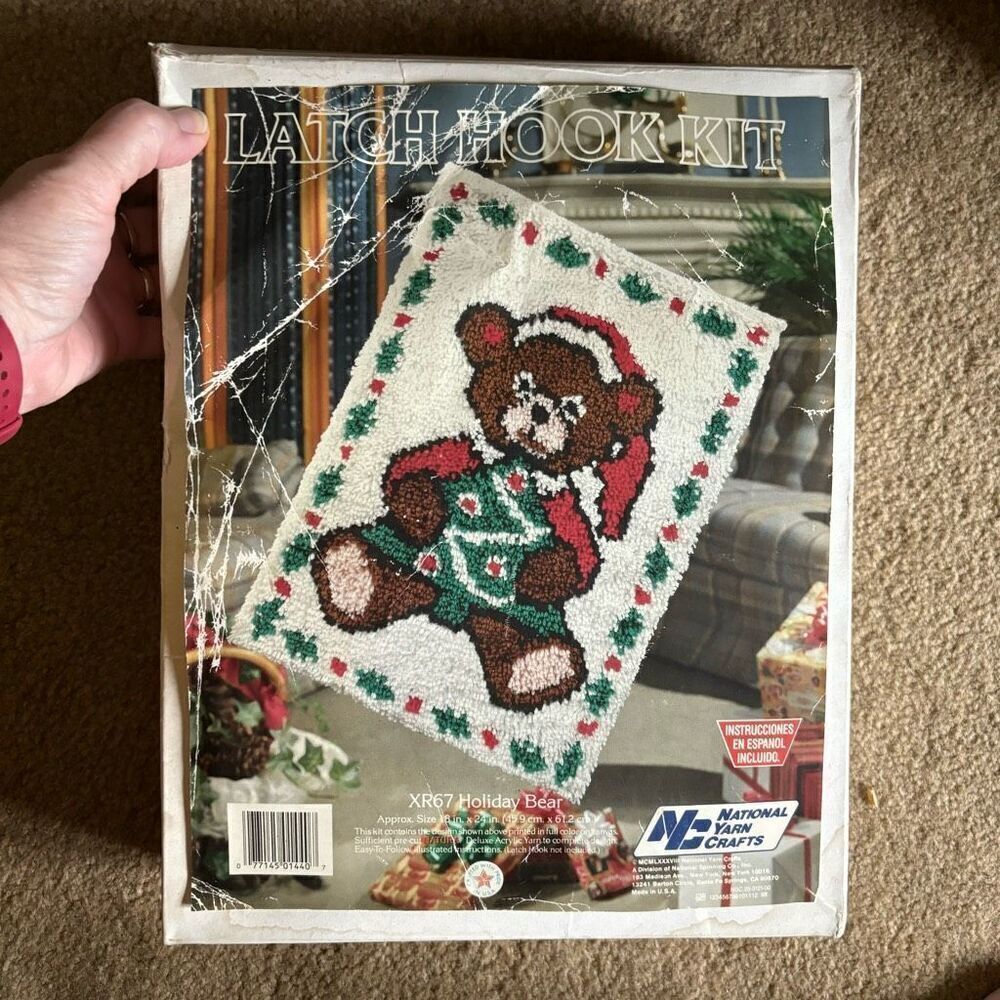 National Yarn Crafts XR67 Holiday Bear Latch Hook Kit *Read*